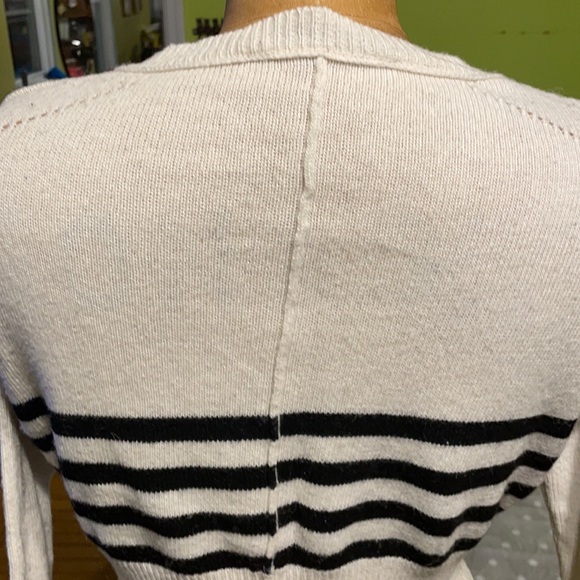 BCBG black and white sweater - Picture 4 of 5